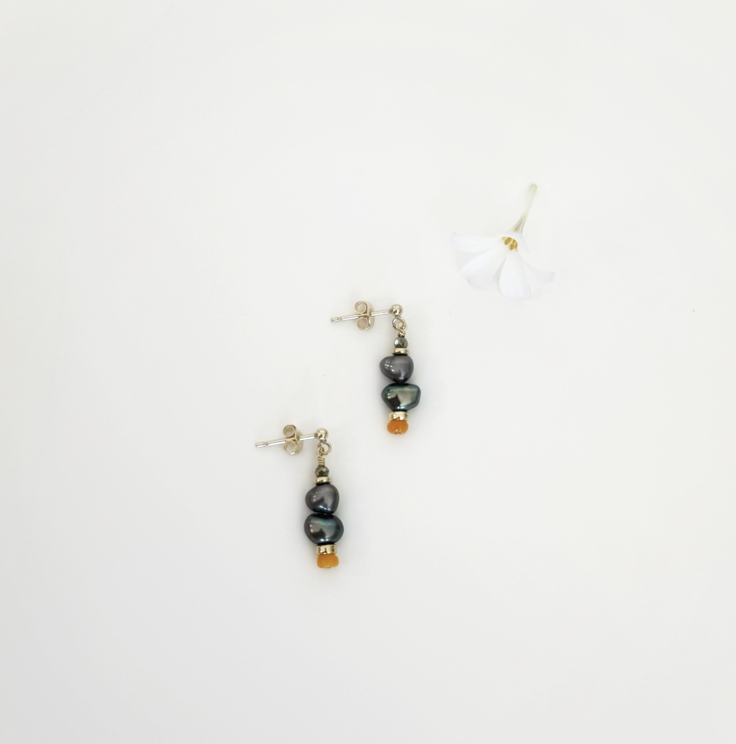 Earring - E. blk pearl orange opal