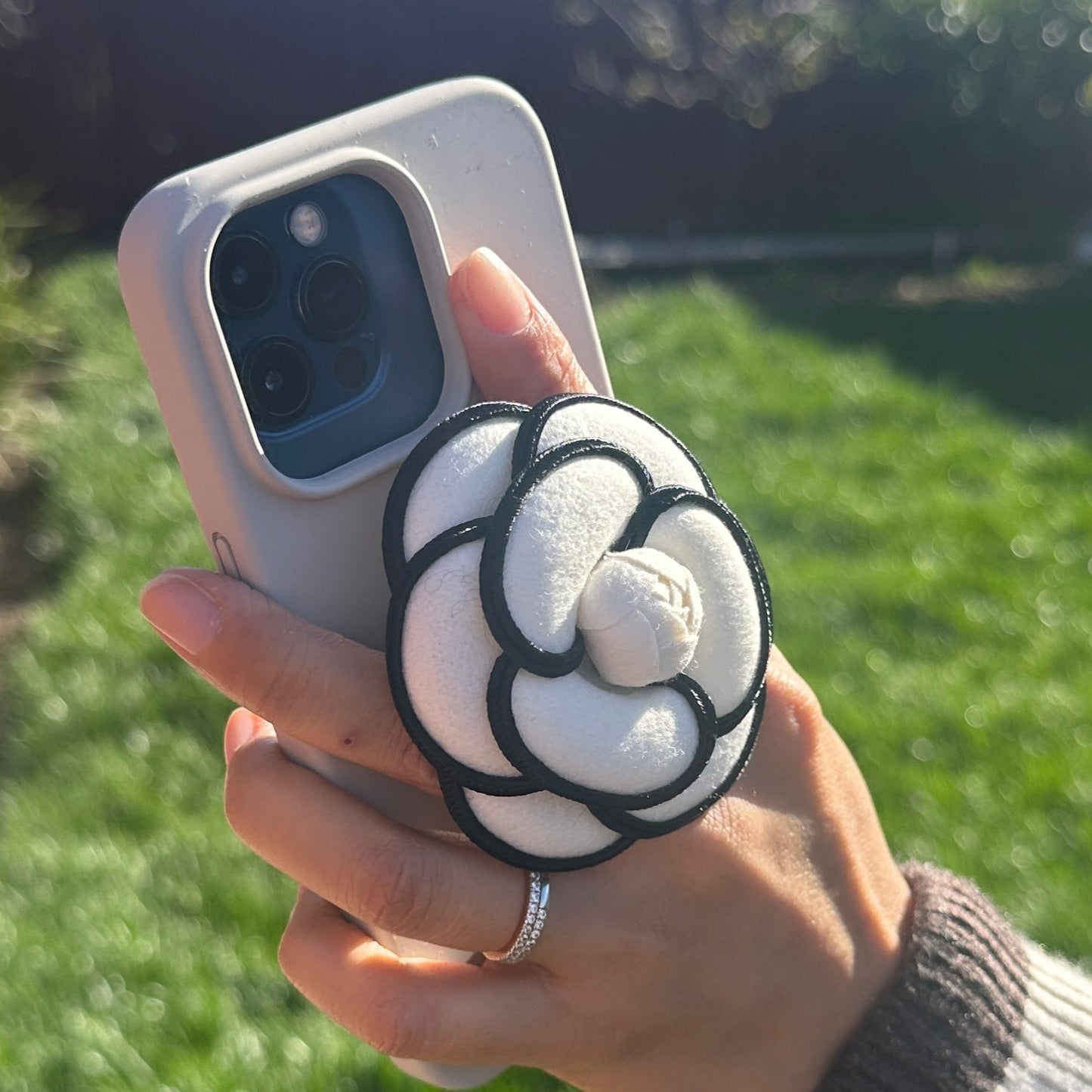 Phone Accessory - Phone Grip : Camelia PopSockets