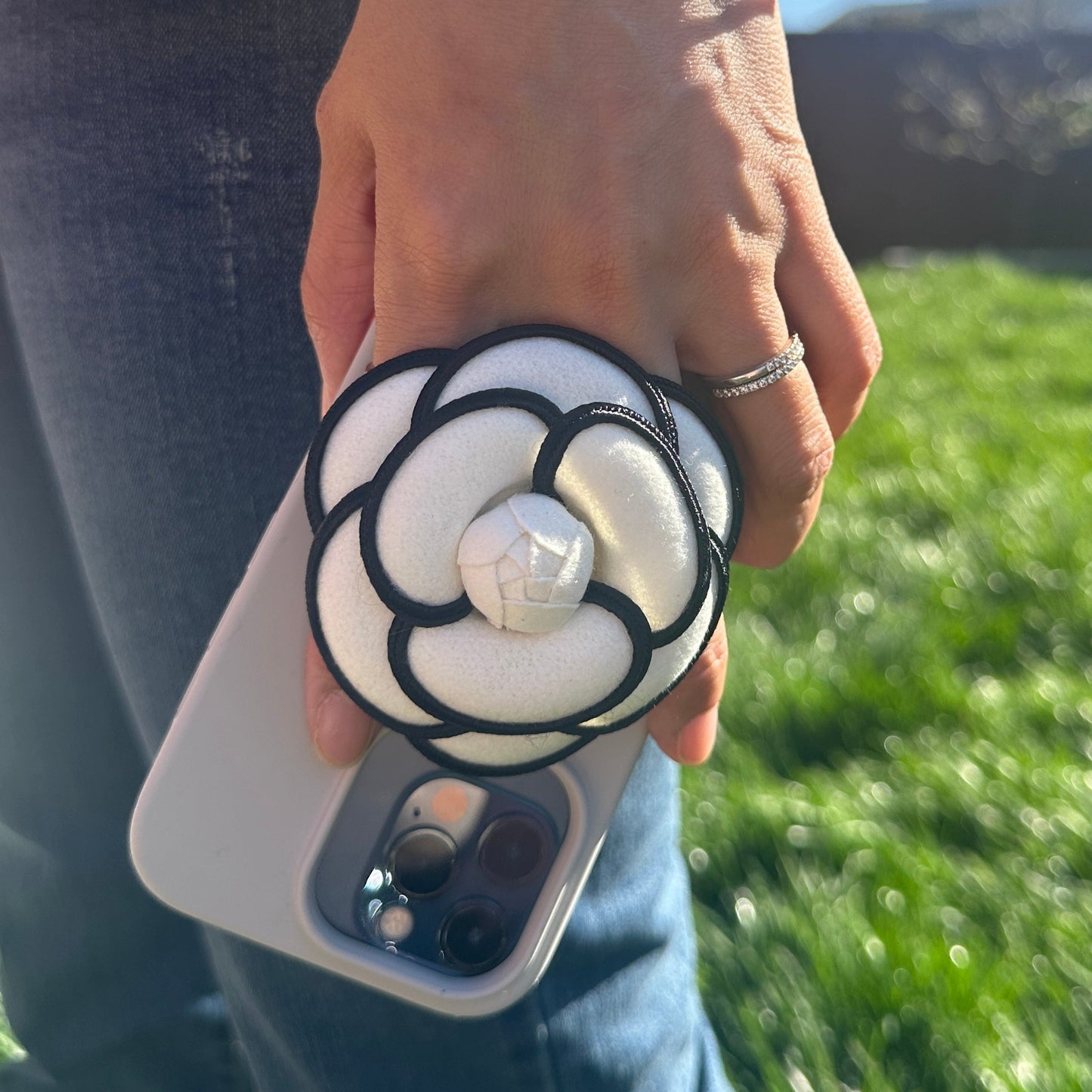 Phone Accessory - Phone Grip : Camelia PopSockets